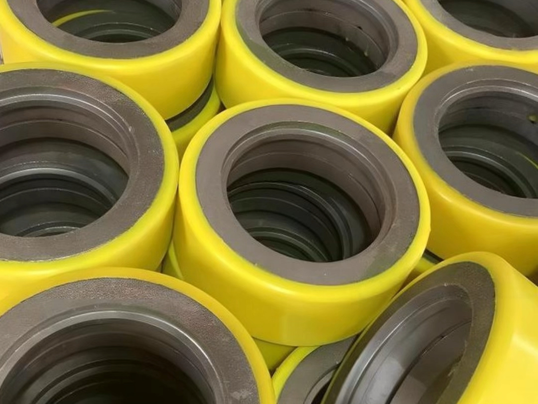 聚氨酯包胶轮在多个领域有广泛应用,包括物流,工业制造,仓储,矿山输送